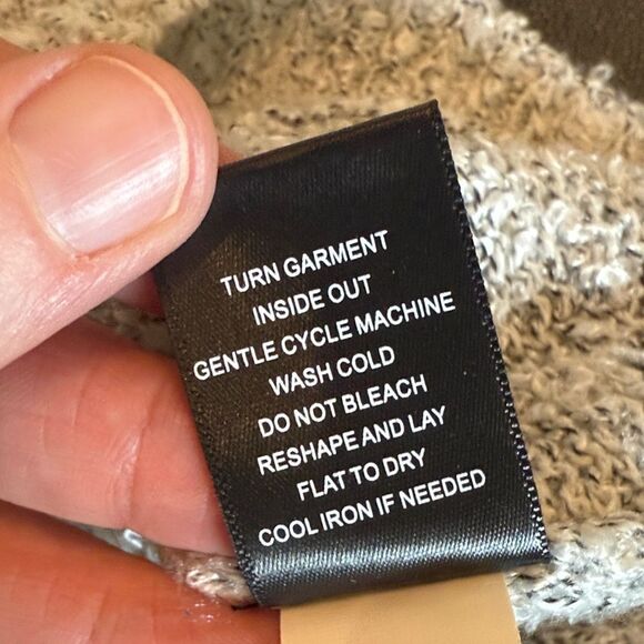 Torrid Black Skull Sweater - Light Gray  Boucle fabric Crewneck size 0/ Large - Picture 4 of 8